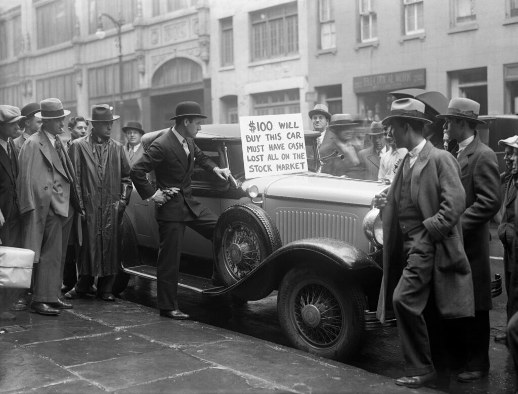 Un homme ruiné par le krach boursier de 1929, vendant sa voiture.