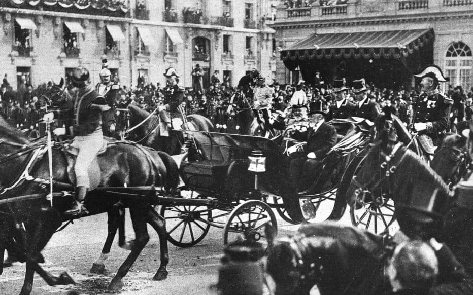 Entente cordiale avant 1904. Visite du roi d'Angleterre, Edouard VII, à Paris, en 1903, ici avec le président Loubet.