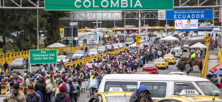 Migrants vénézuéliens attendant de passer en Équateur en 2021.