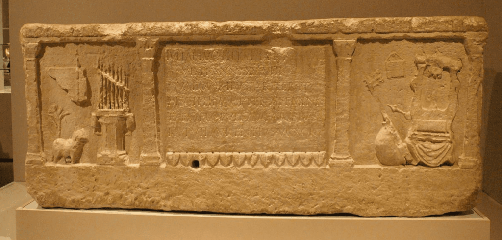 Sarcophage de Julia Tyrrania, au musée archéologique d'Arles - IIème / IIIème siècle.