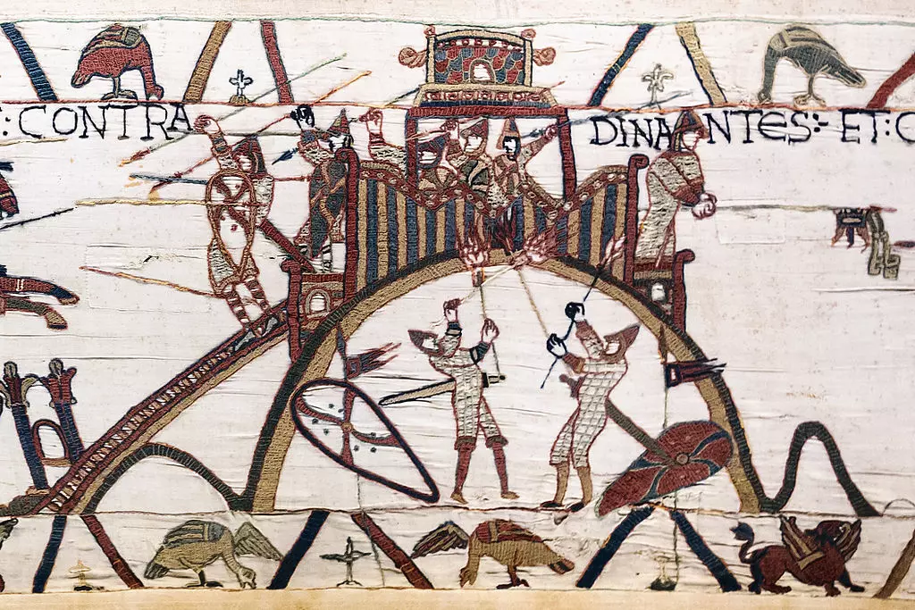La motte castrale de Dinan, au XIème siècle. Tapisserie de Bayeux.